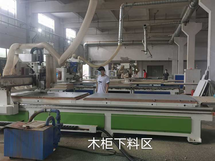 木柜下料区